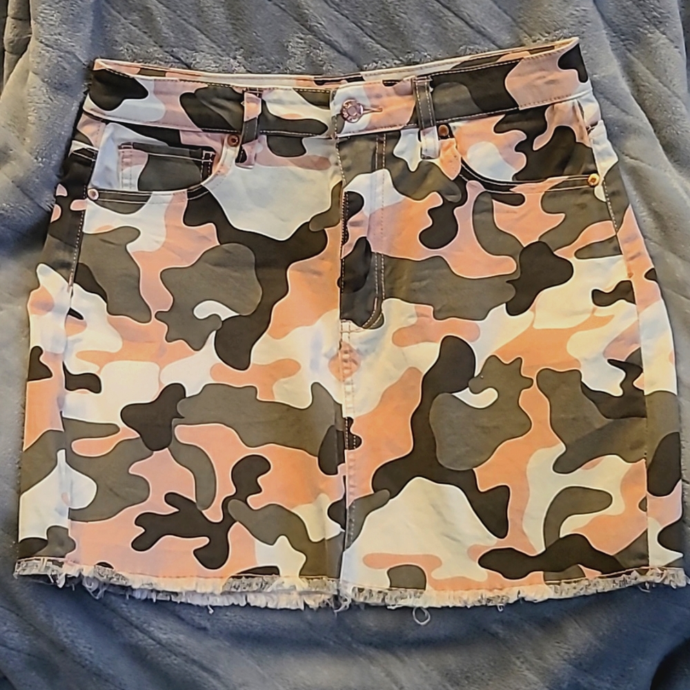Guess camo shirt